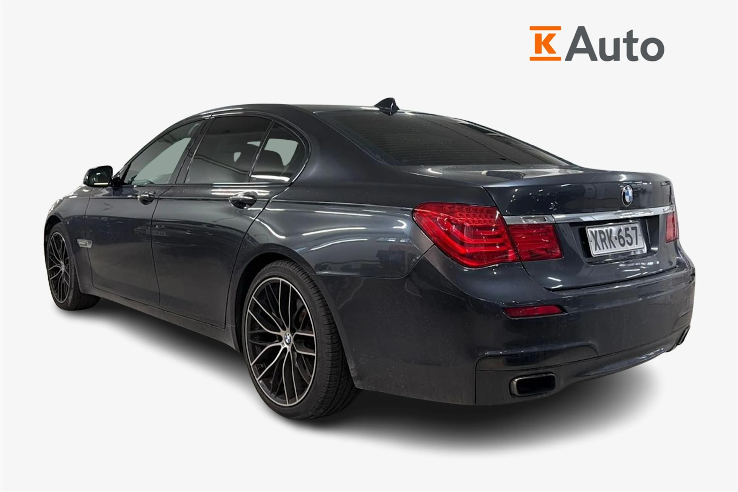 harmaa BMW 740 2011 kuva 2.