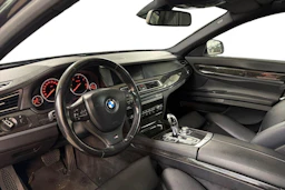 harmaa BMW 740 2011 kuva 3.
