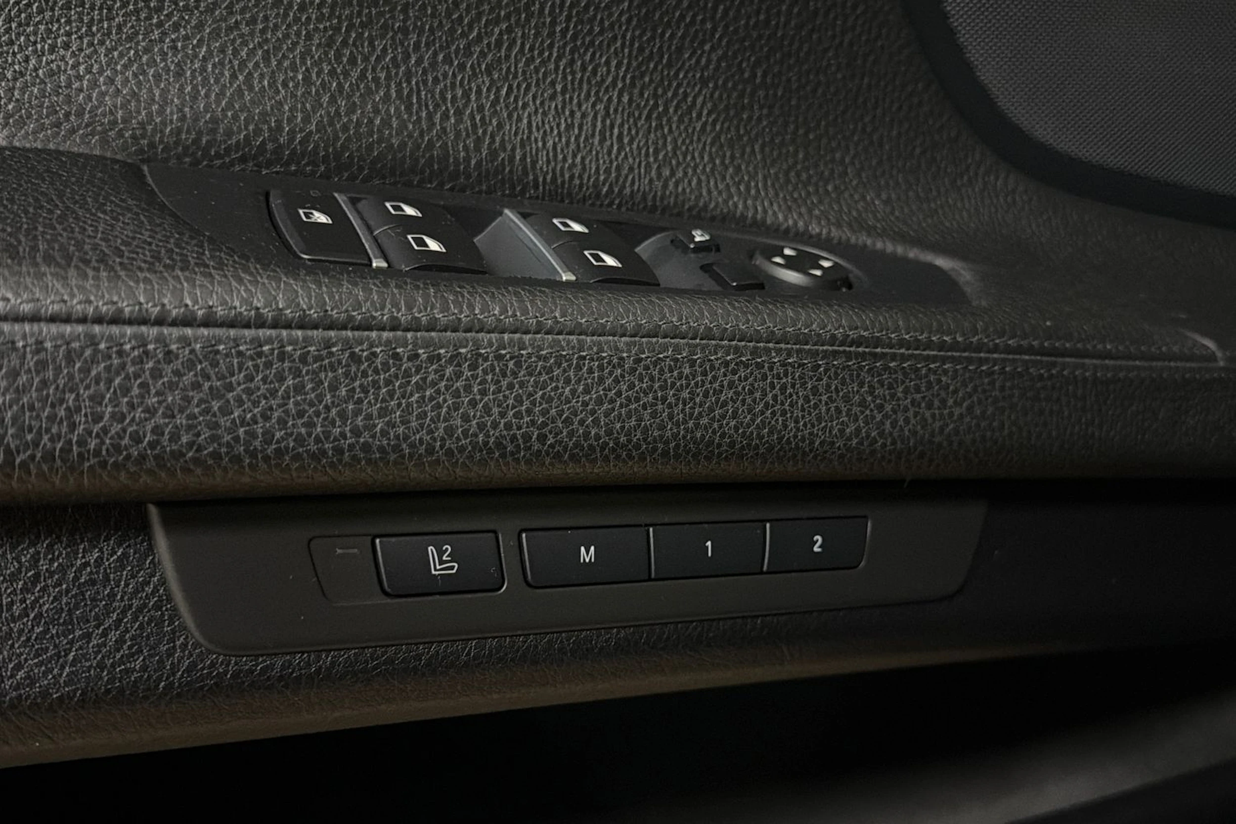 harmaa BMW 740 2011 kuva 4.