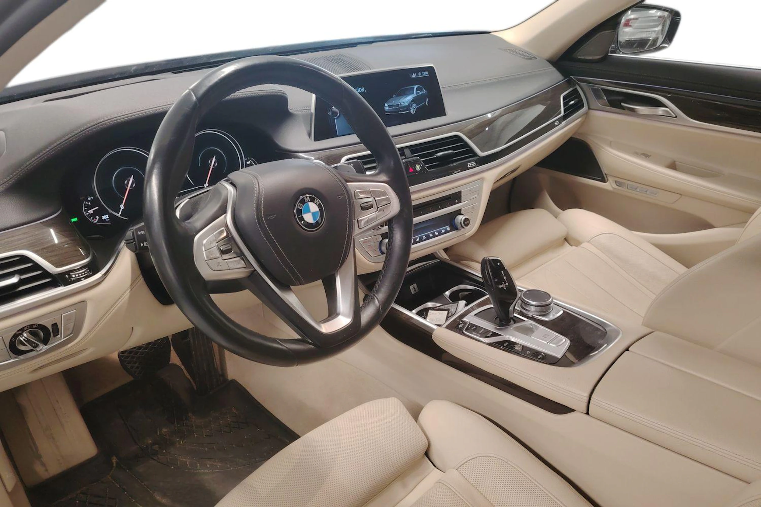 Sininen BMW 740 2017 kuva 3.