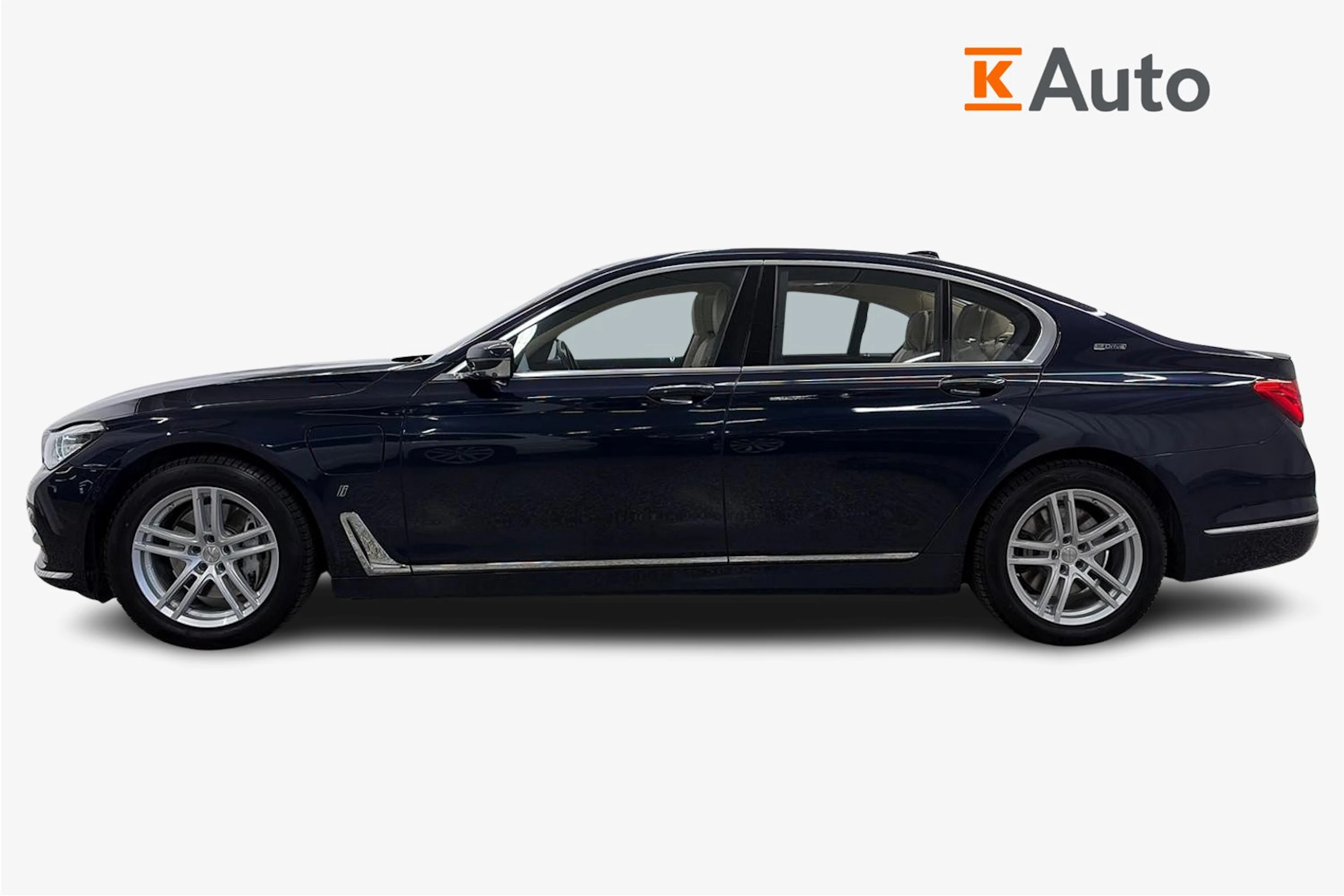 Sininen BMW 740 2017 kuva 5.