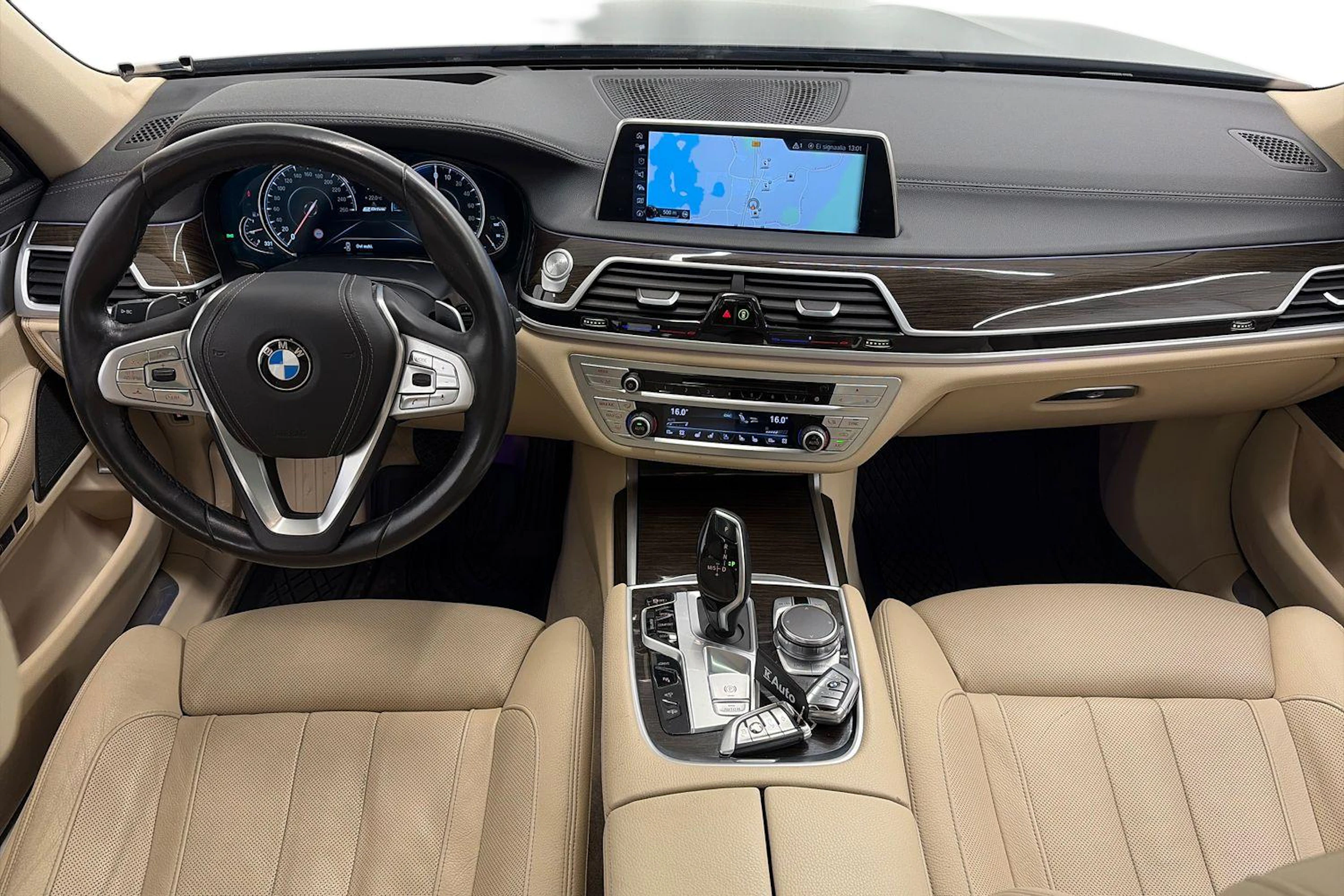 Sininen BMW 740 2017 kuva 7.