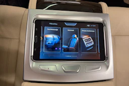 Sininen BMW 740 2017 kuva 12.