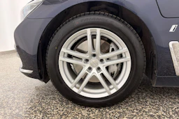 Sininen BMW 740 2017 kuva 14.