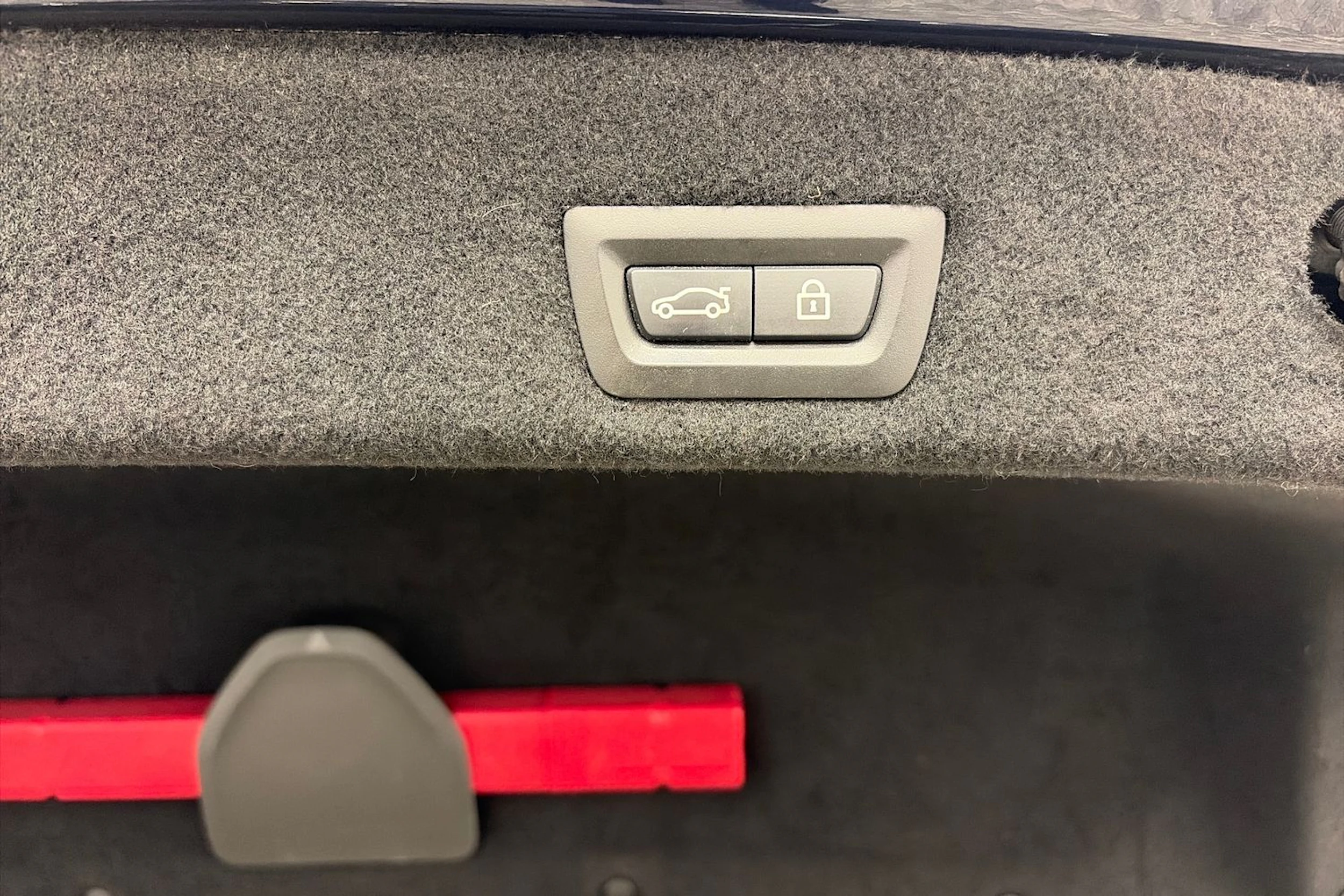 Sininen BMW 740 2017 kuva 16.