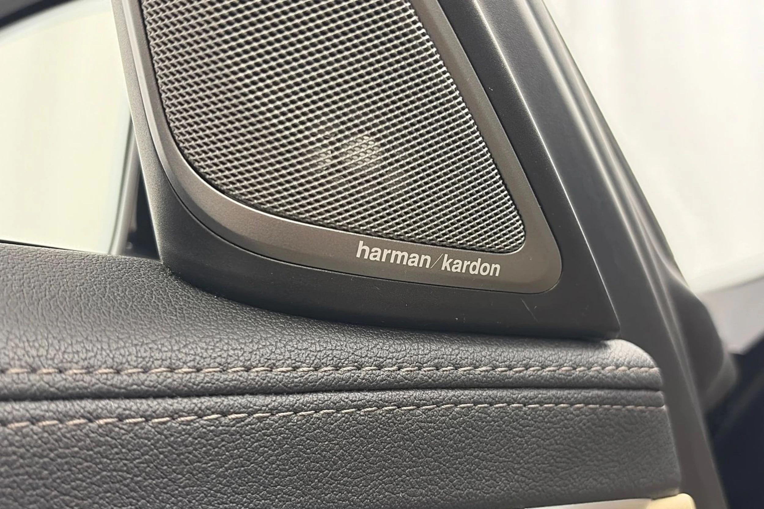 Sininen BMW 740 2017 kuva 22.