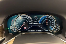 Sininen BMW 740 2017 kuva 23.