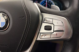 Sininen BMW 740 2017 kuva 26.