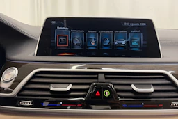 Sininen BMW 740 2017 kuva 30.