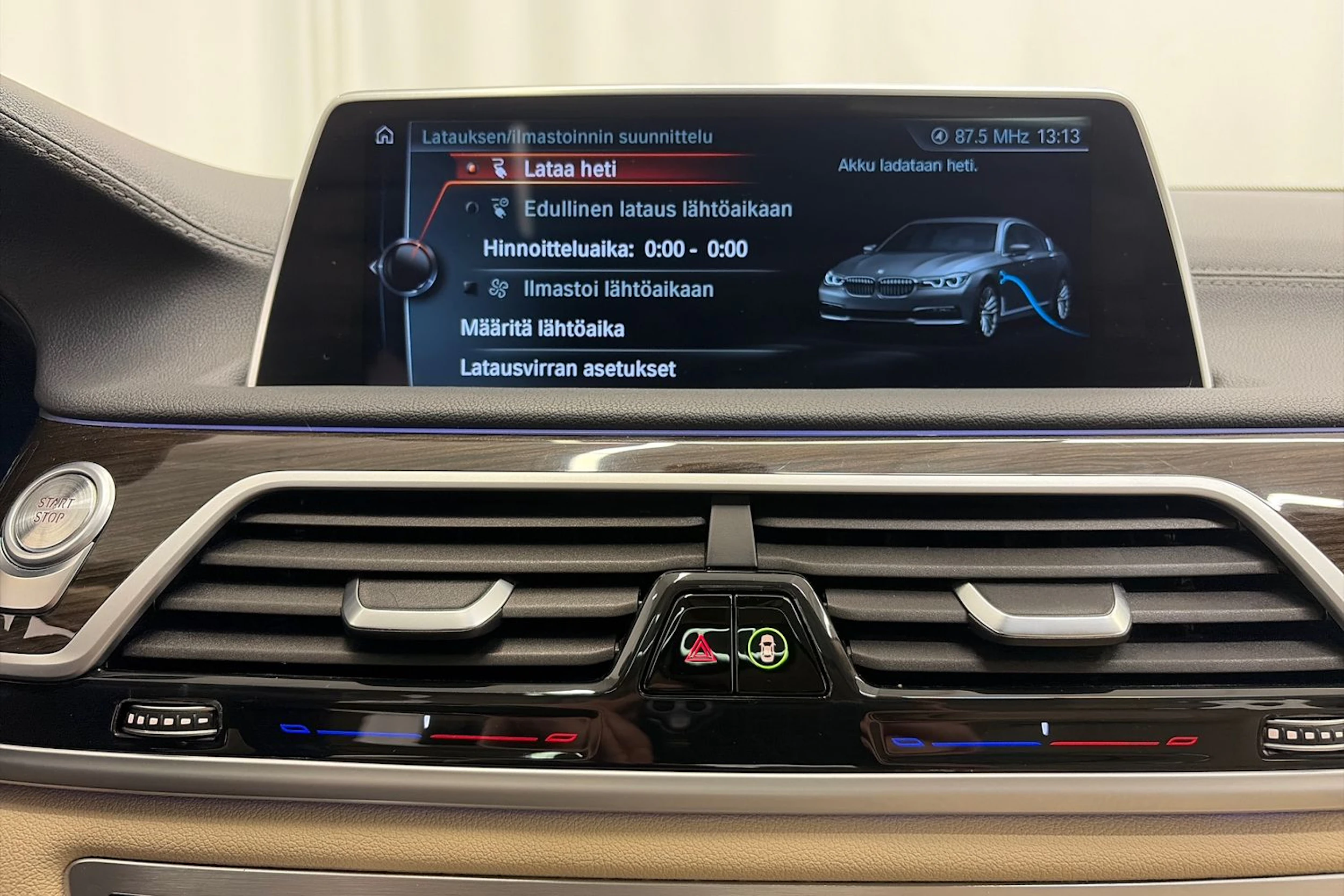 Sininen BMW 740 2017 kuva 31.