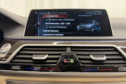 Sininen BMW 740 2017 kuva 31.