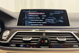 Sininen BMW 740 2017 kuva 32.