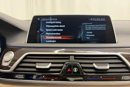 Sininen BMW 740 2017 kuva 33.