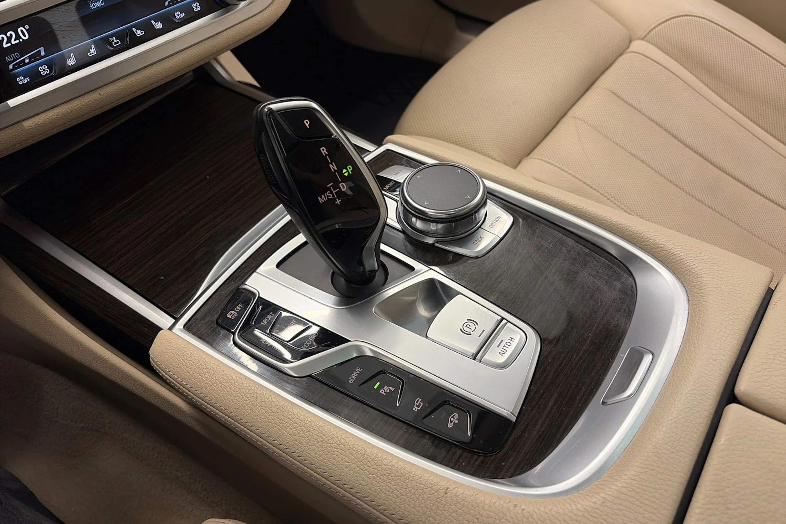 Sininen BMW 740 2017 kuva 35.