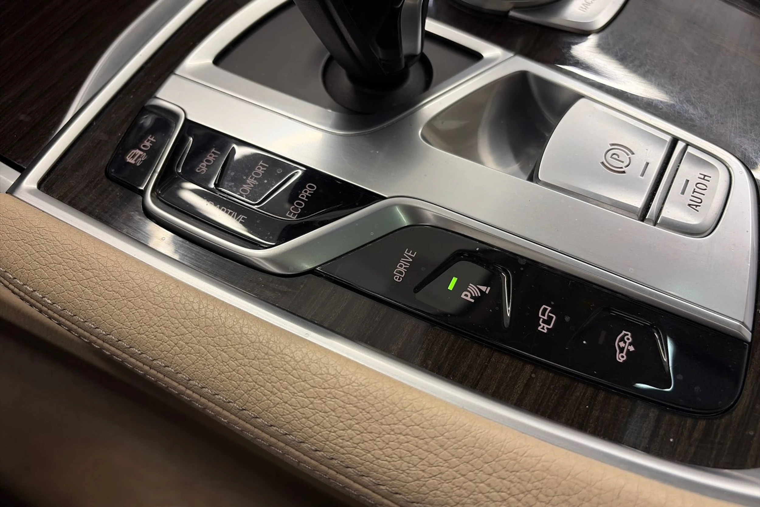 Sininen BMW 740 2017 kuva 36.