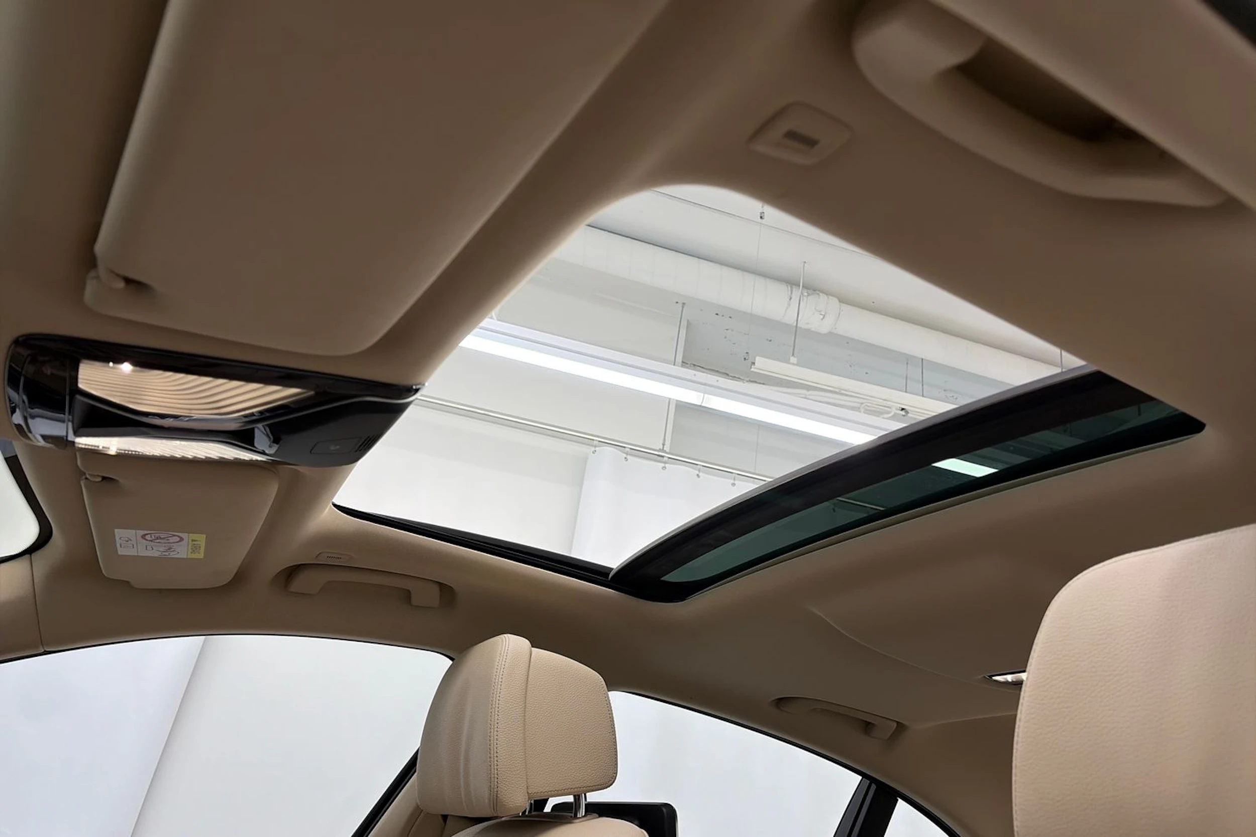 Sininen BMW 740 2017 kuva 38.