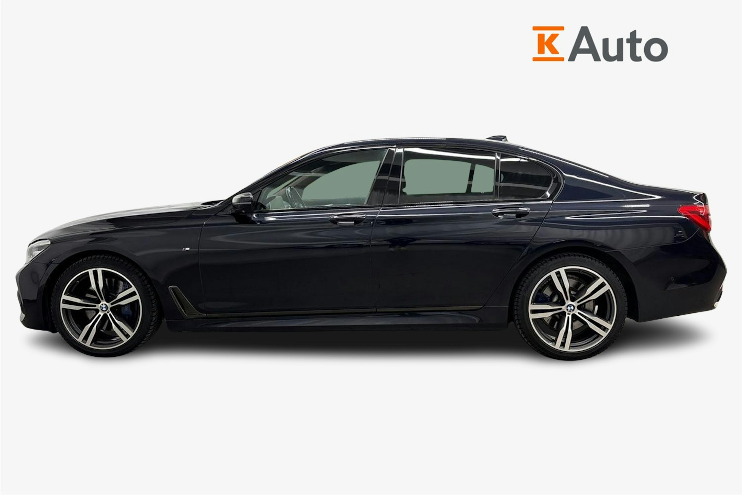 musta BMW 740 2017 kuva 5.