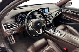 musta BMW 740 2017 kuva 6.