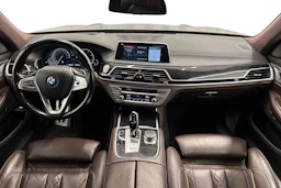 musta BMW 740 2017 kuva 7.