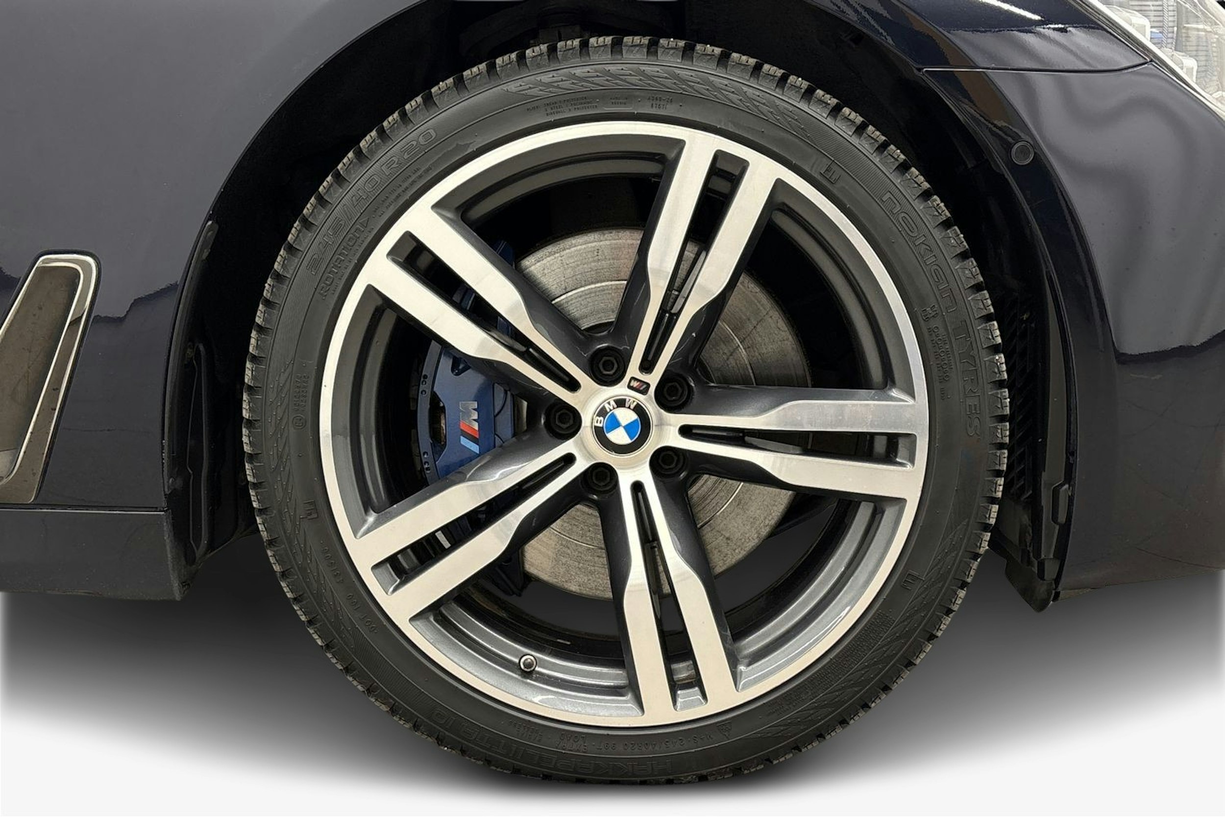 musta BMW 740 2017 kuva 9.