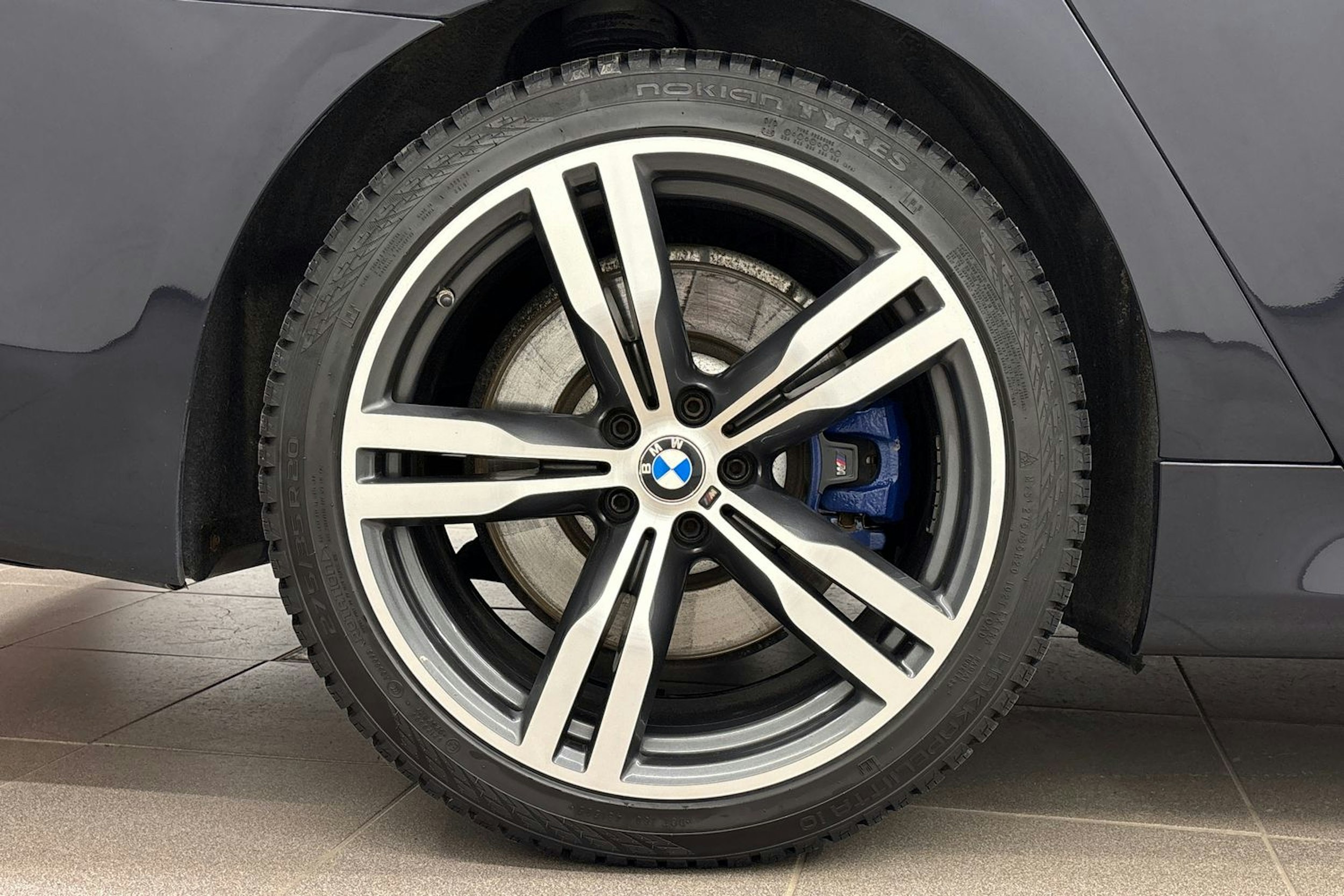 musta BMW 740 2017 kuva 10.