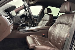 musta BMW 740 2017 kuva 14.