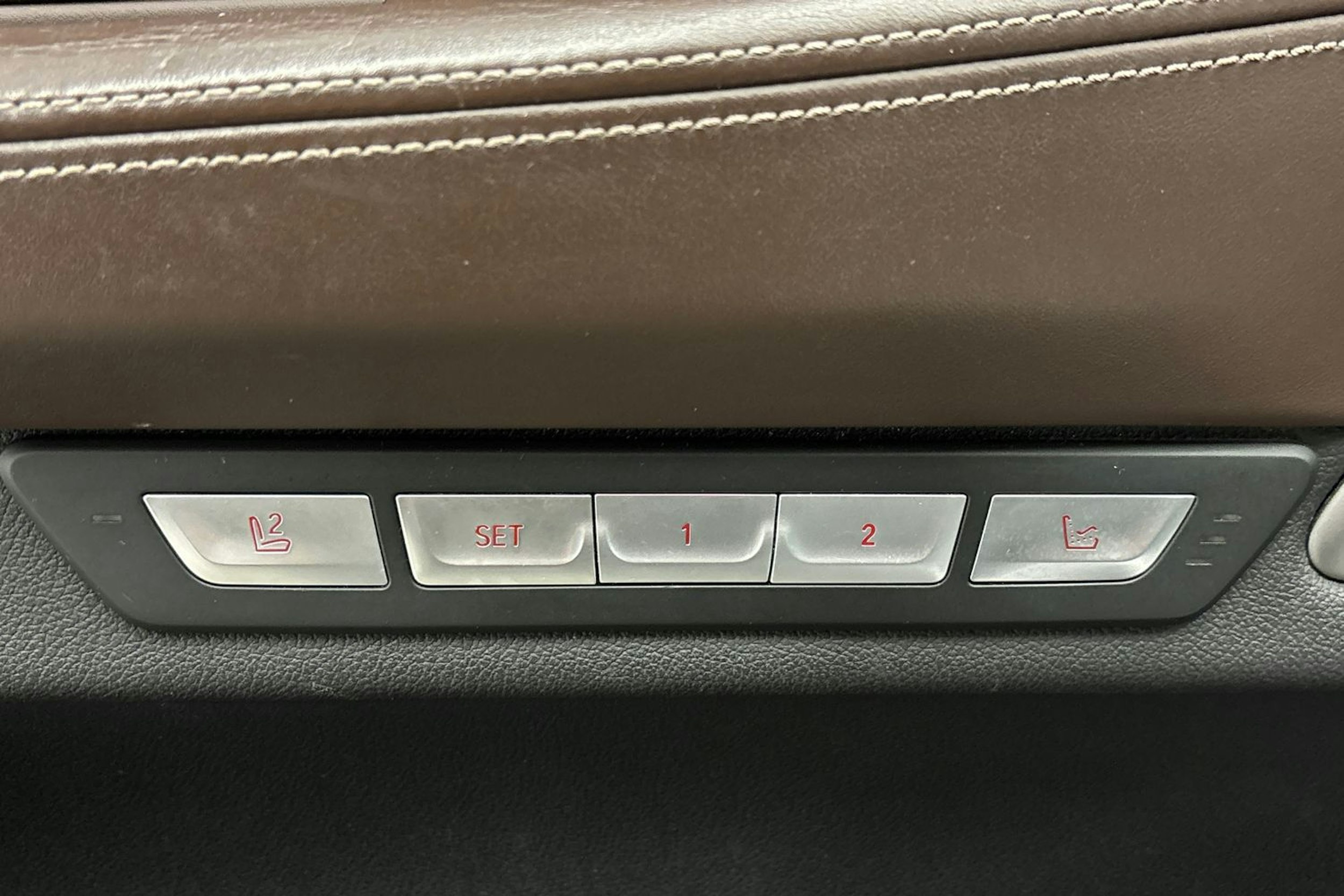 musta BMW 740 2017 kuva 16.