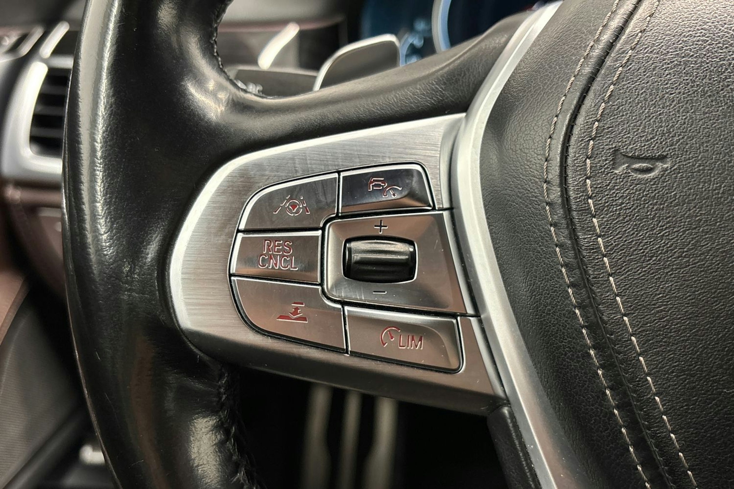 musta BMW 740 2017 kuva 18.