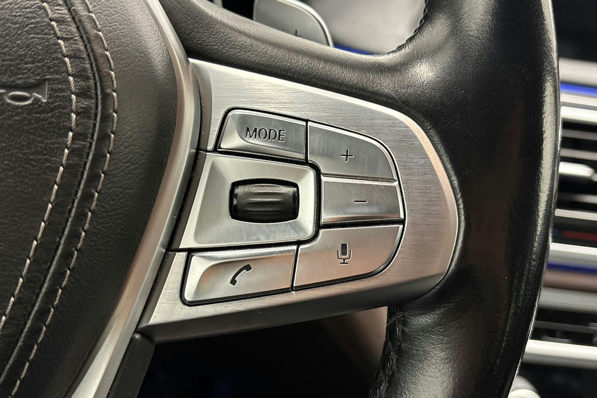 musta BMW 740 2017 kuva 19.