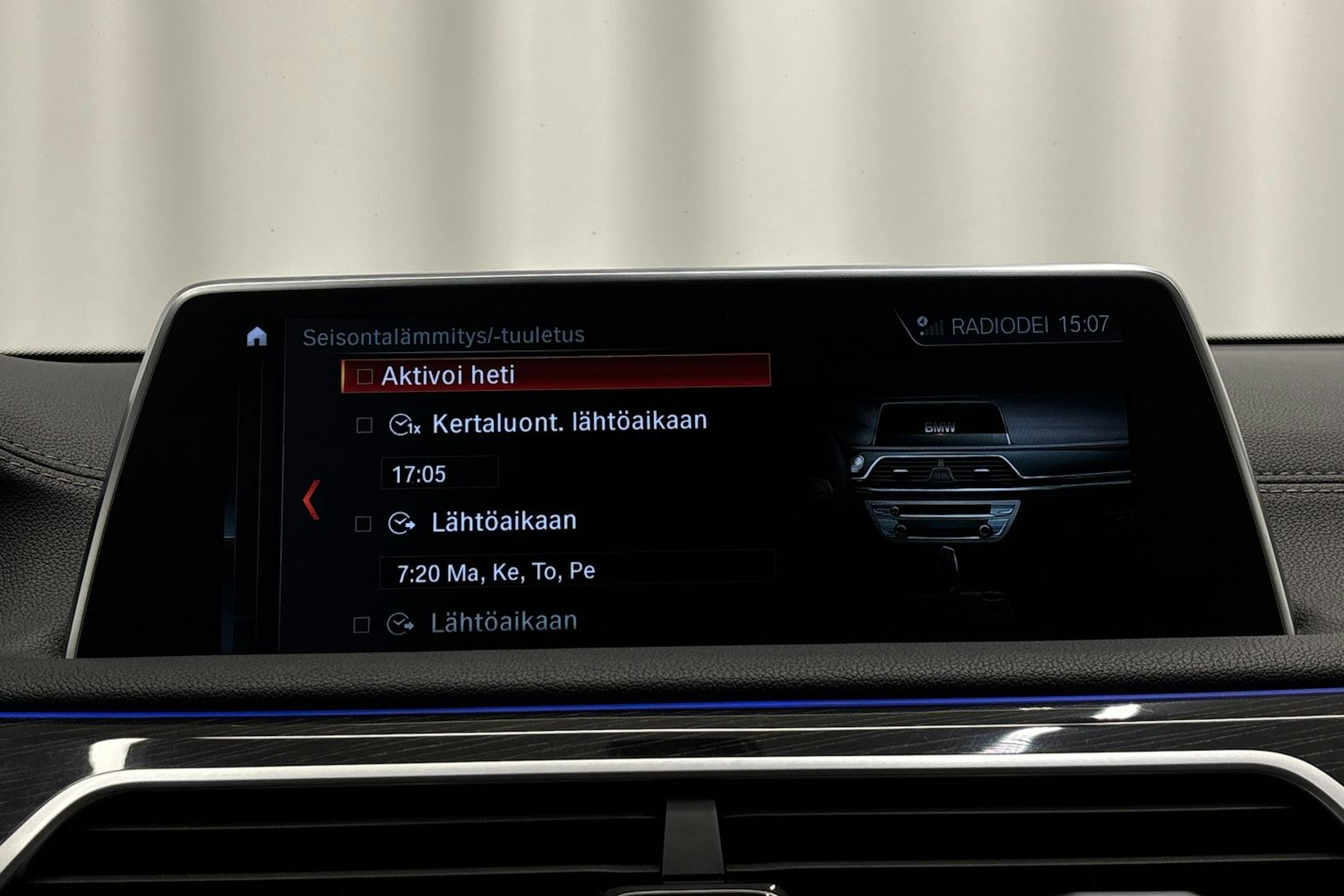 musta BMW 740 2017 kuva 25.