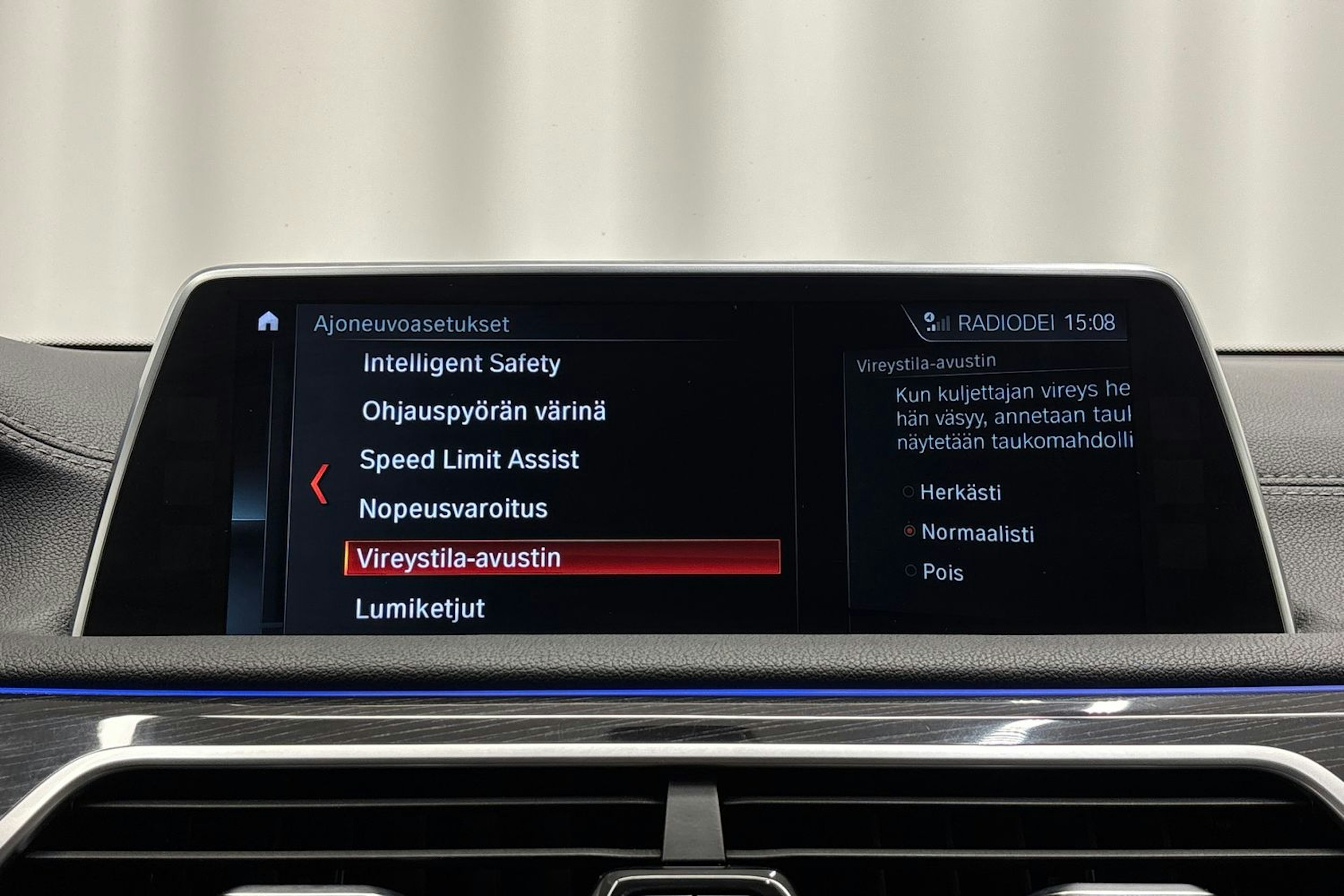 musta BMW 740 2017 kuva 26.