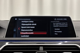 musta BMW 740 2017 kuva 26.