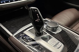 musta BMW 740 2017 kuva 28.