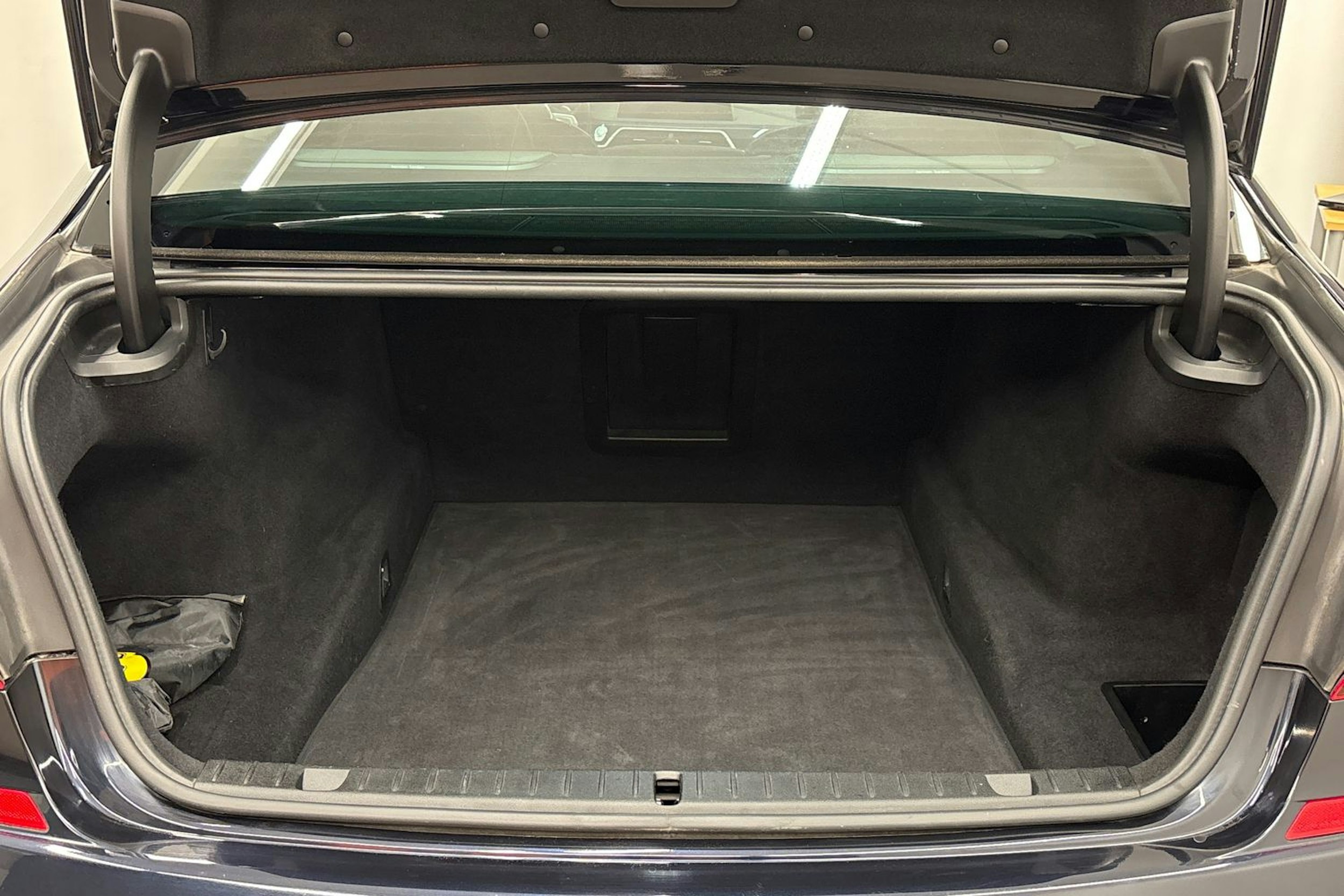 musta BMW 740 2017 kuva 29.