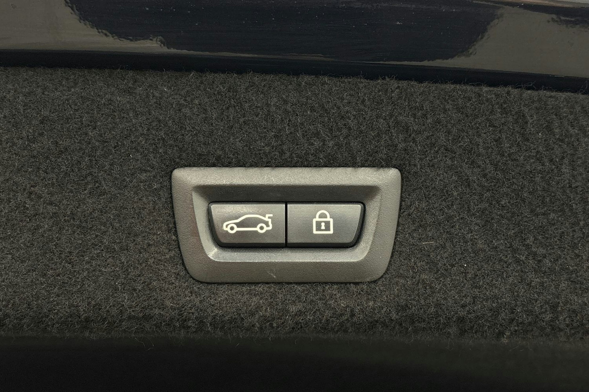 musta BMW 740 2017 kuva 30.