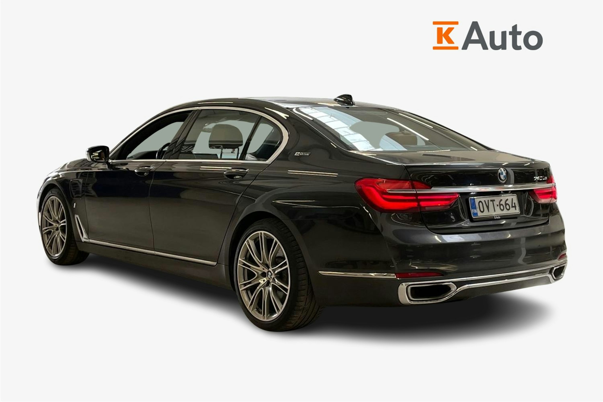 harmaa BMW 740 2017 kuva 2.