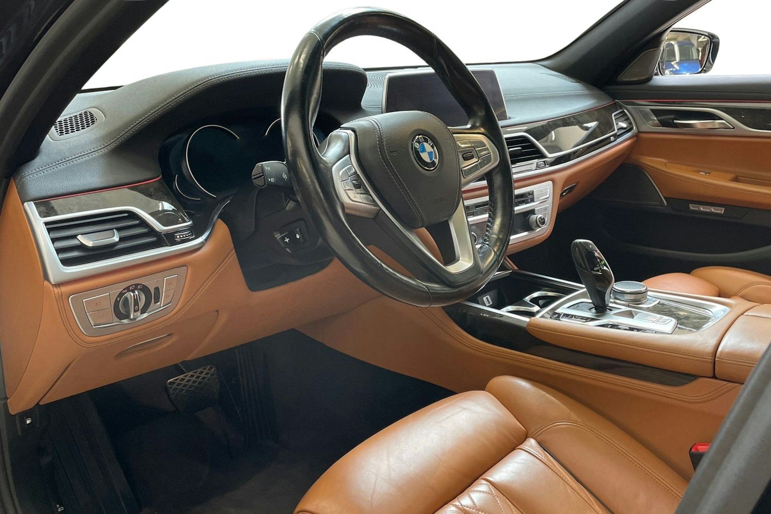 harmaa BMW 740 2017 kuva 7.