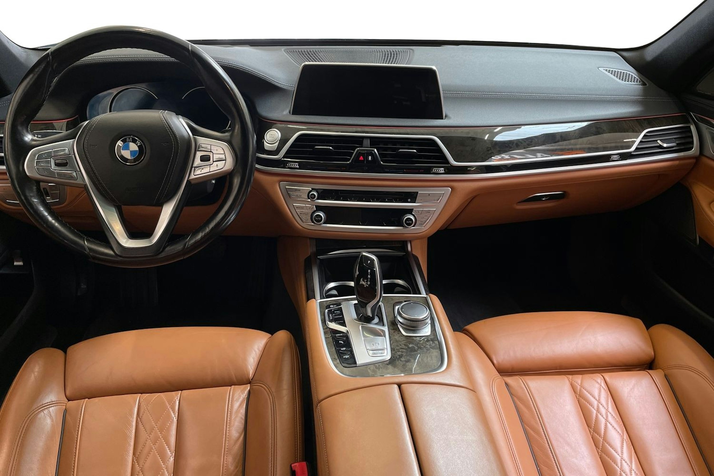 harmaa BMW 740 2017 kuva 9.