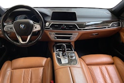 harmaa BMW 740 2017 kuva 9.