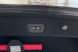 harmaa BMW 740 2017 kuva 16.