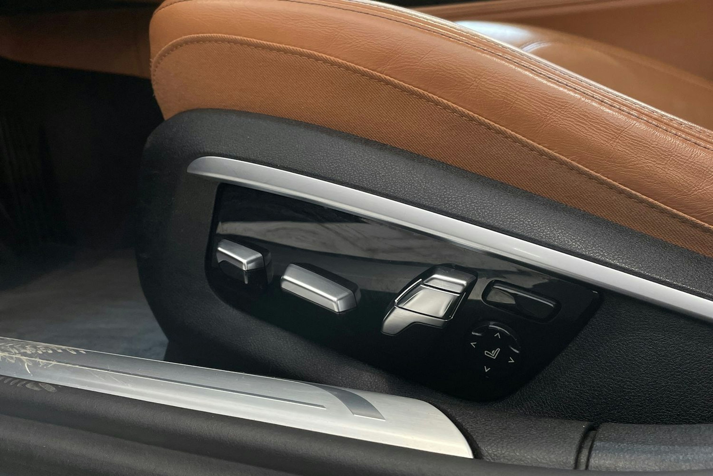 harmaa BMW 740 2017 kuva 17.