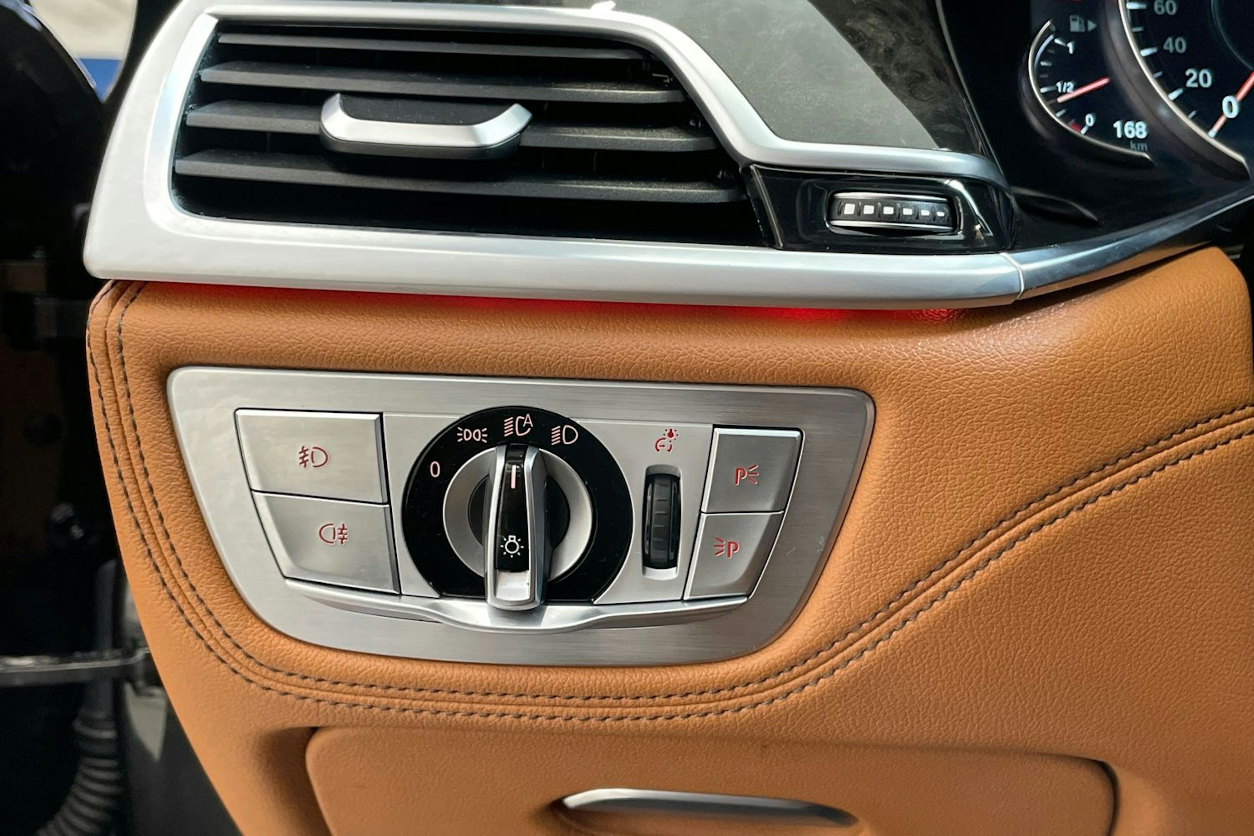 harmaa BMW 740 2017 kuva 18.