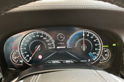 harmaa BMW 740 2017 kuva 19.