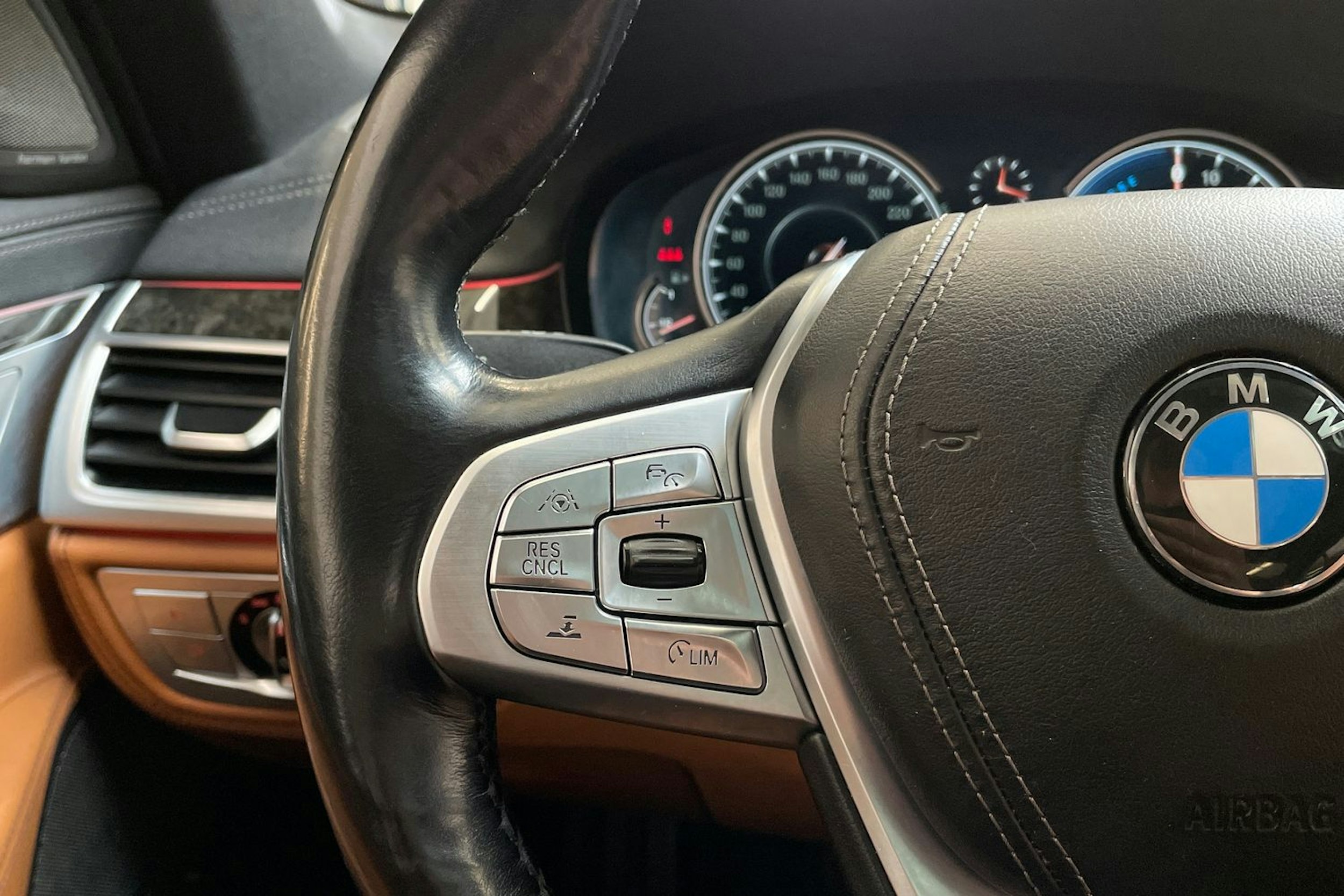 harmaa BMW 740 2017 kuva 20.