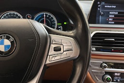 harmaa BMW 740 2017 kuva 21.