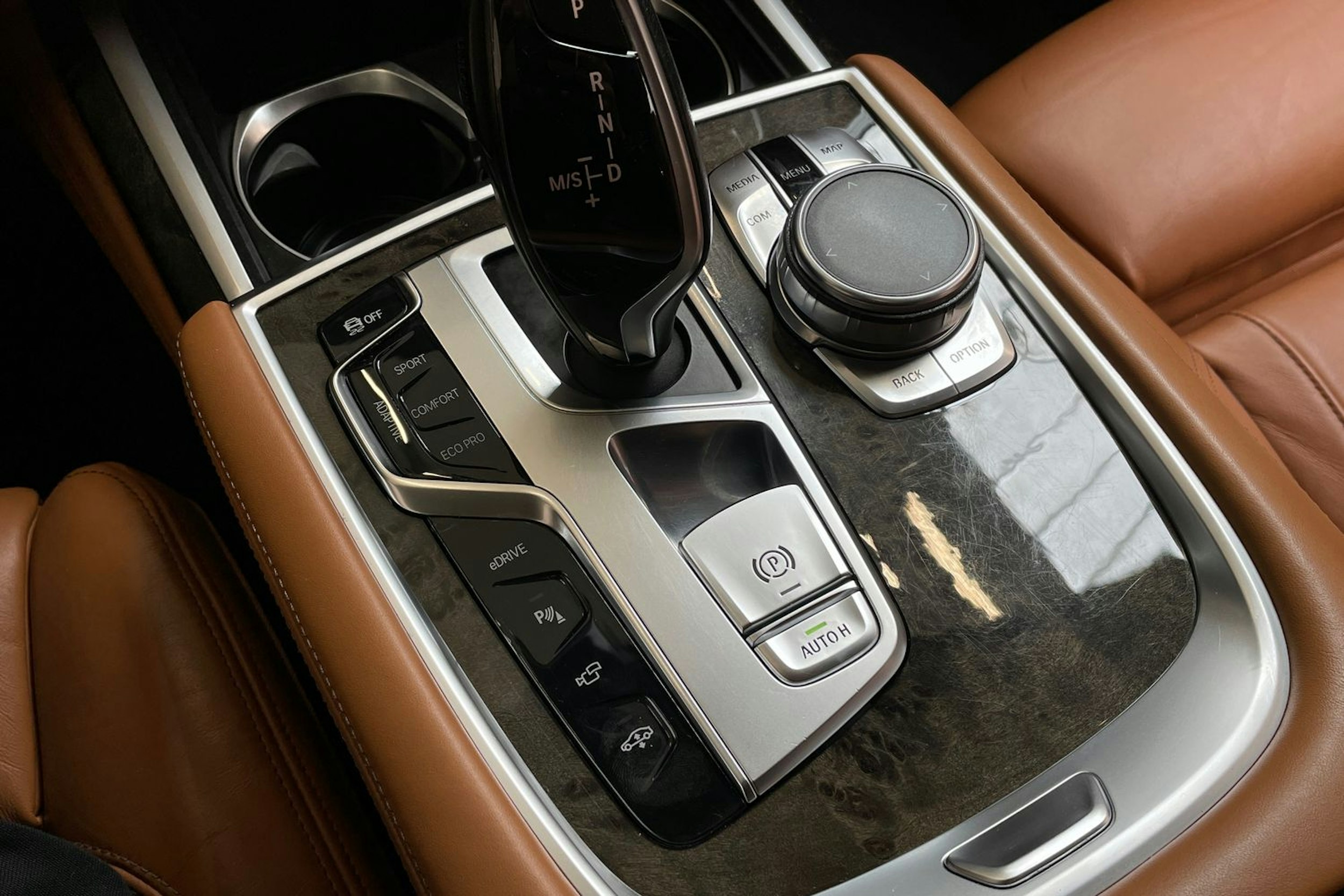 harmaa BMW 740 2017 kuva 24.