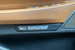 harmaa BMW 740 2017 kuva 25.