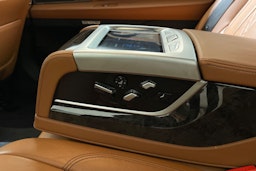 harmaa BMW 740 2017 kuva 27.