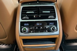 harmaa BMW 740 2017 kuva 29.