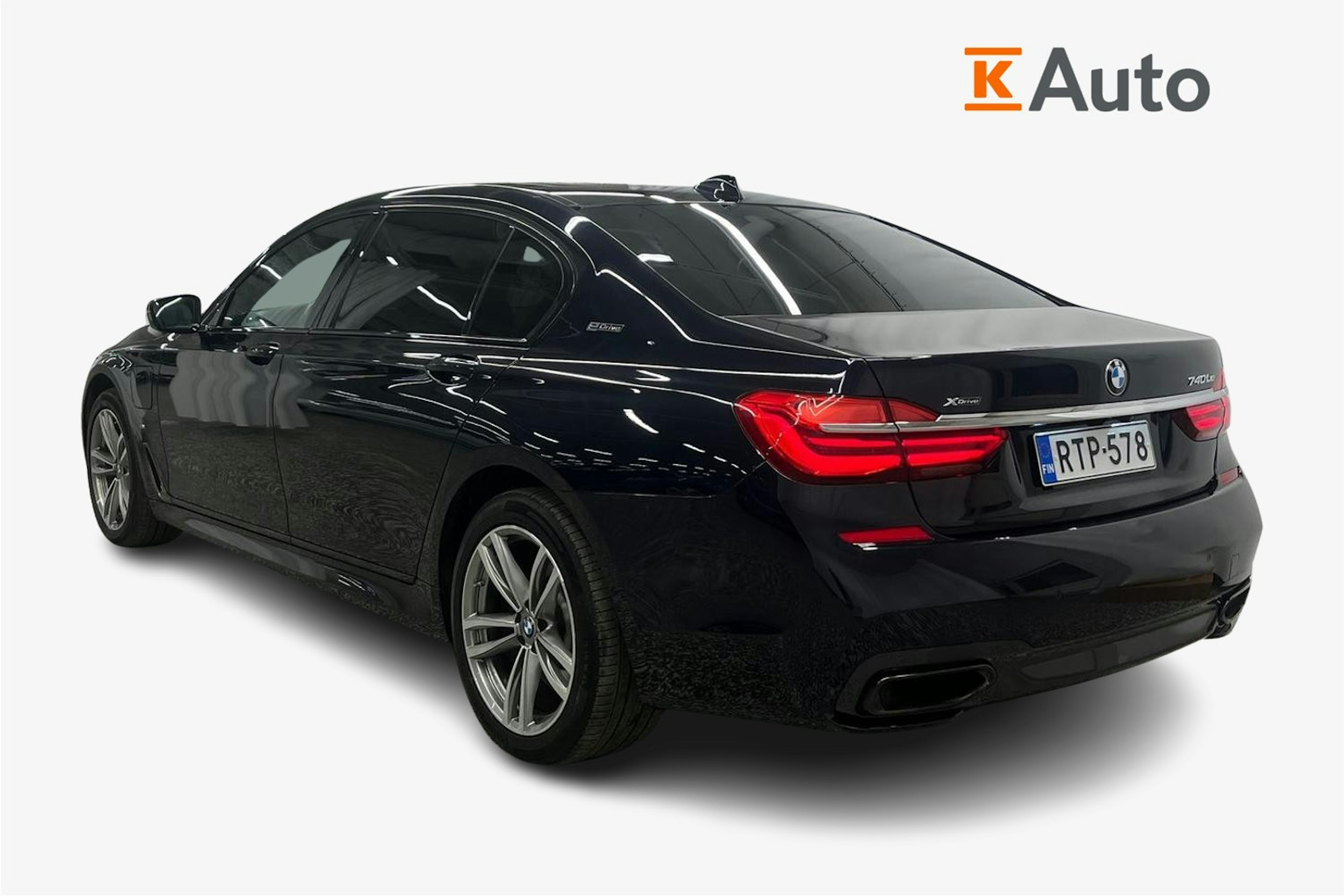 Musta BMW 740 2017 kuva 2.